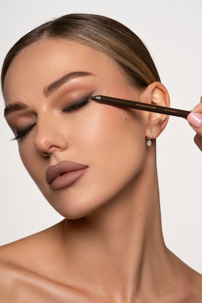 Hypnotic Graphic Look